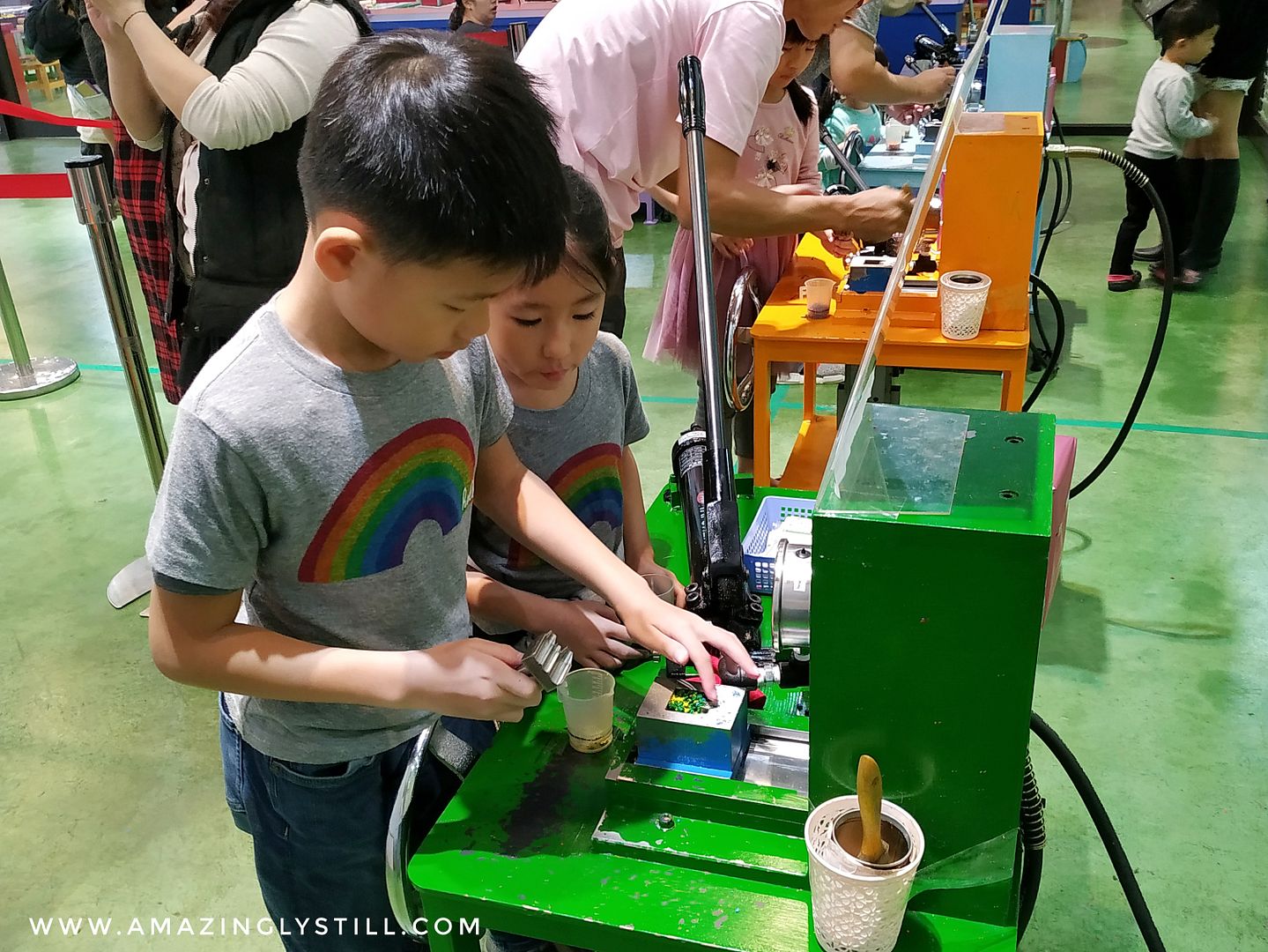 Family Trip to Taiwan Lucky Art Crayon Factory Amazingly Still